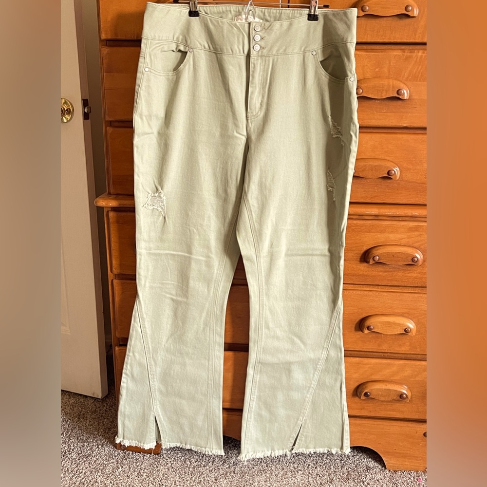 EUC Woman’s pale green denim Size 18W